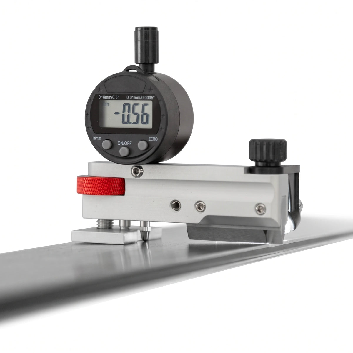 BaseEdge Pro Seitenansicht auf Ski mit Display -0.56